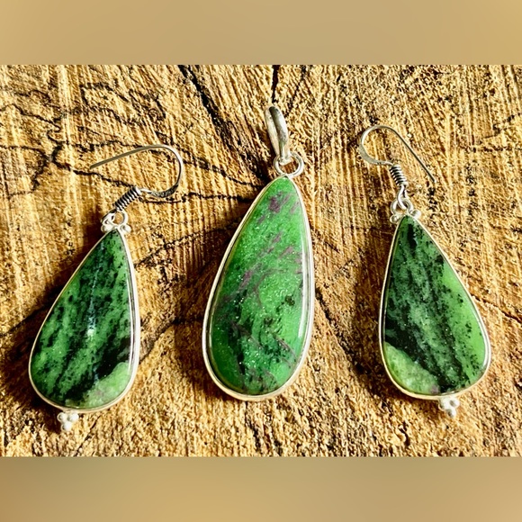 Ruby Zoisite Pendant & Earrings - Picture 12 of 13